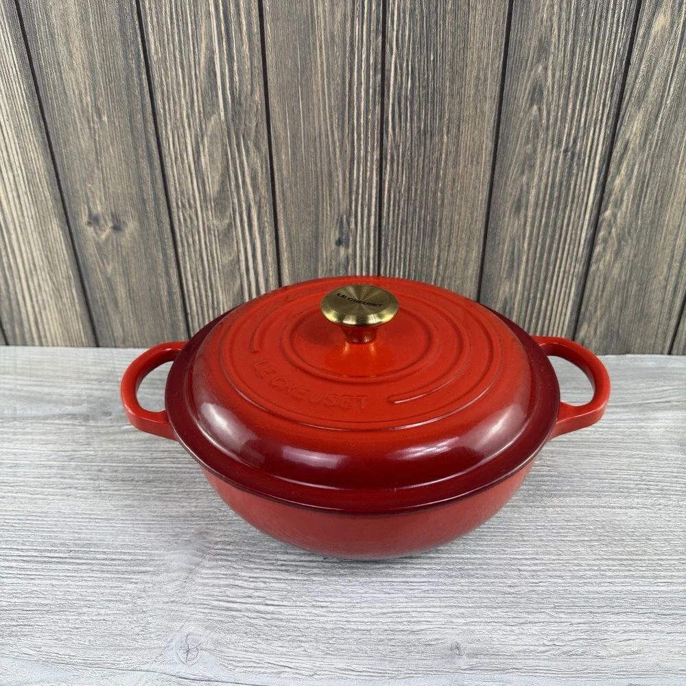 Le Creuset Signature Round Stew Pot 2.5 Qt Cerise Red Cast Iron 22cm Gold Knob